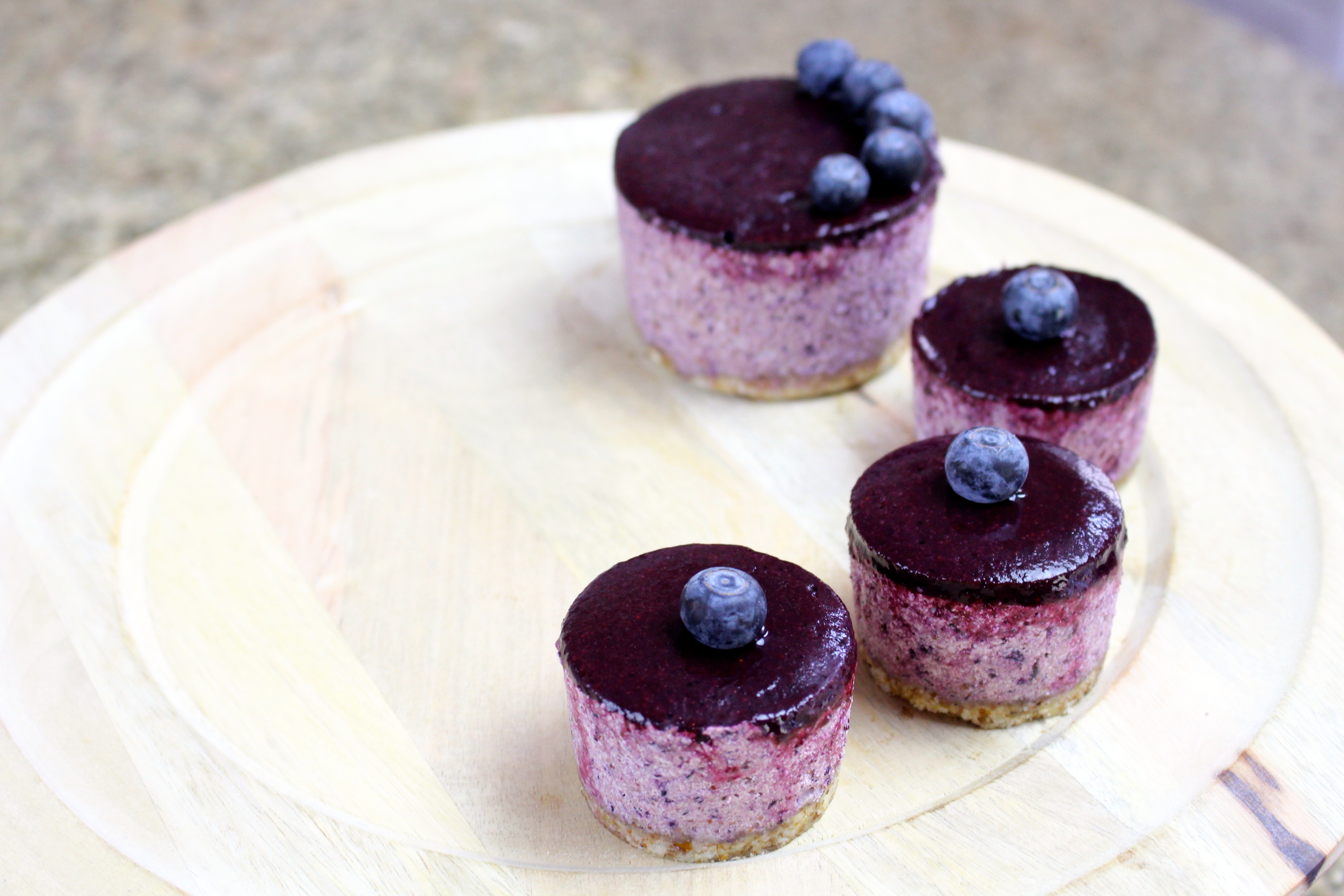 raw blueberry cheesecake